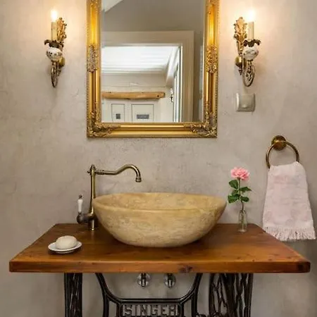 فيلة La Maison
