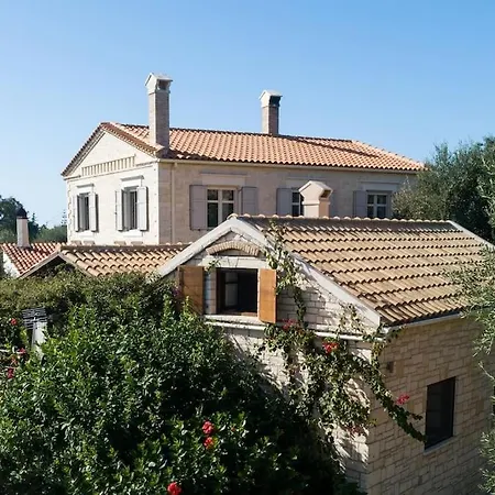 La Maison Velianitatika